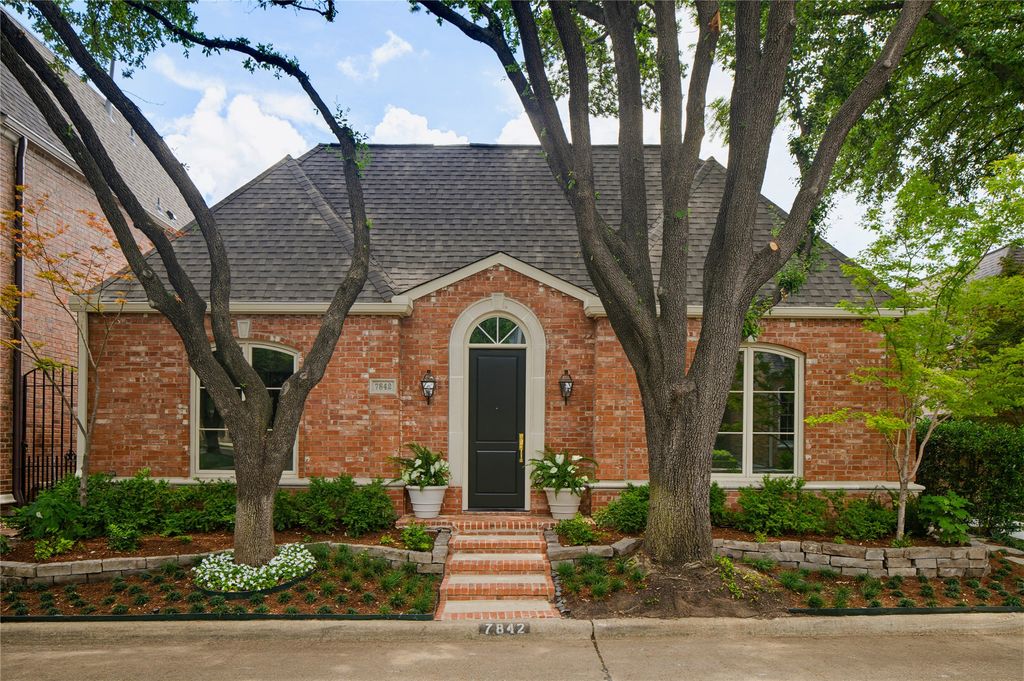 7842 Caruth Court, Dallas, TX 75225