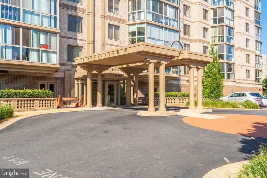 Image 1 of property listing at 19385 CYPRESS RIDGE TER #514, Leesburg, VA 20176