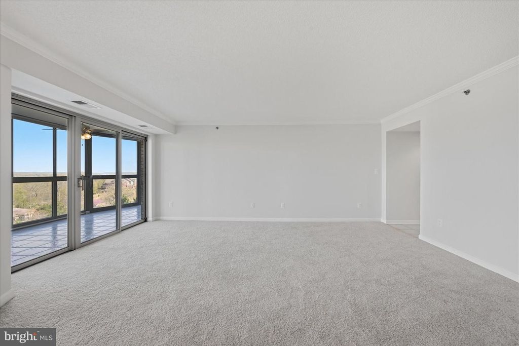 Image 10 of property listing at 19385 CYPRESS RIDGE TER #514, Leesburg, VA 20176