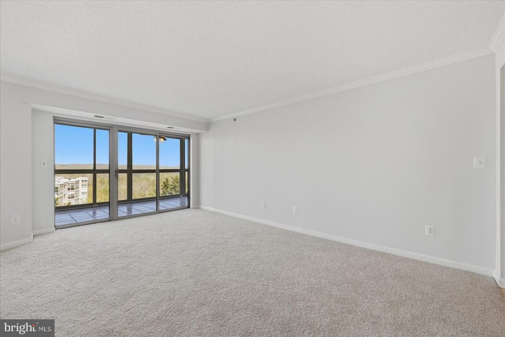 Image 14 of property listing at 19385 CYPRESS RIDGE TER #514, Leesburg, VA 20176