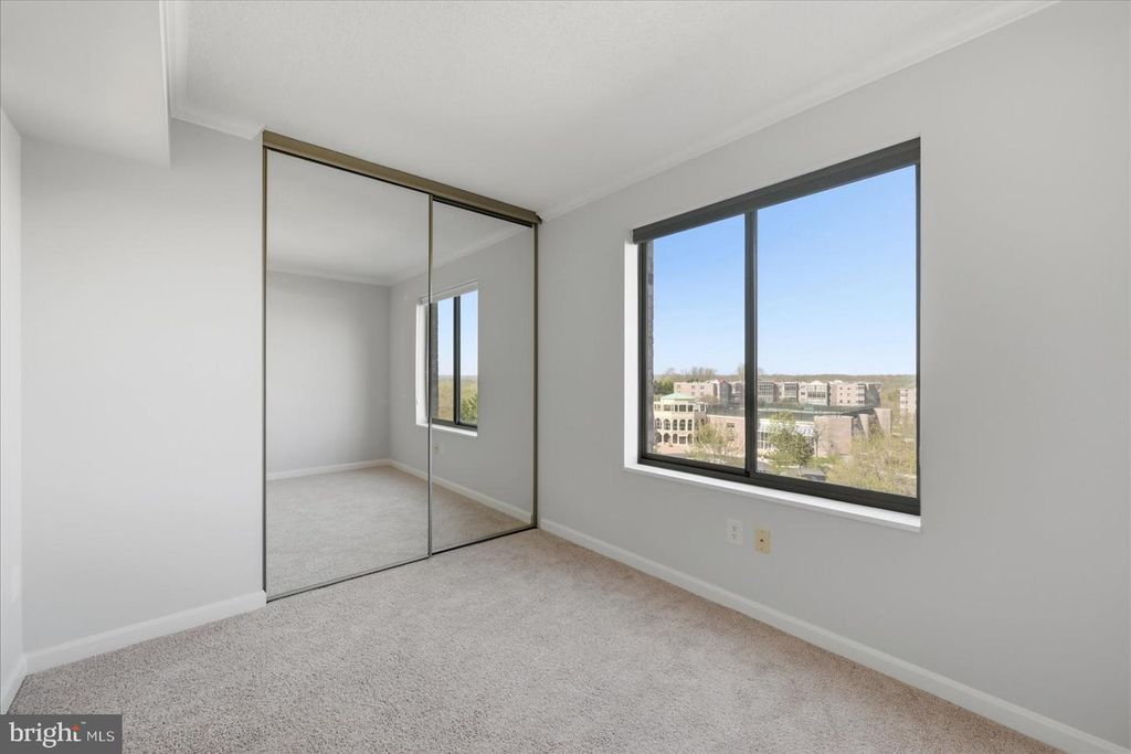 Image 17 of property listing at 19385 CYPRESS RIDGE TER #514, Leesburg, VA 20176