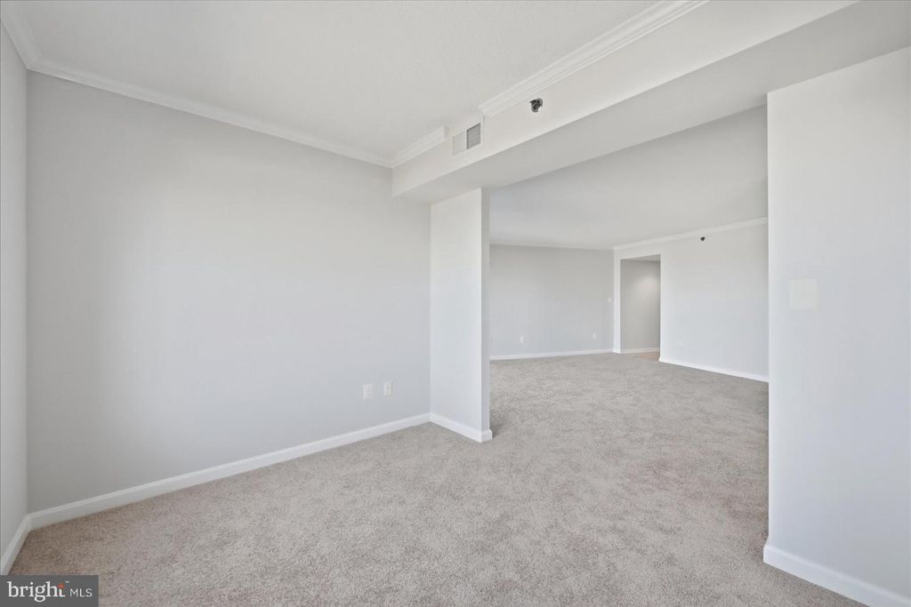 Image 18 of property listing at 19385 CYPRESS RIDGE TER #514, Leesburg, VA 20176