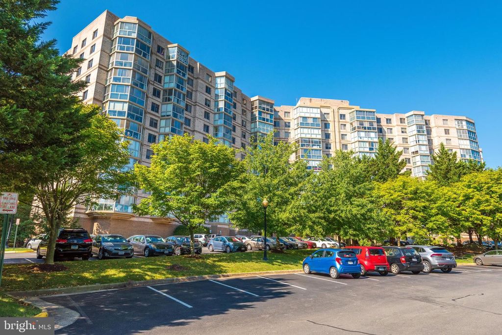 Image 2 of property listing at 19385 CYPRESS RIDGE TER #514, Leesburg, VA 20176