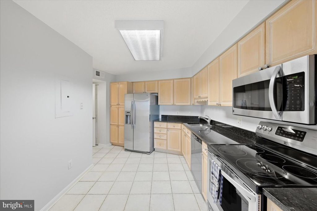 Image 21 of property listing at 19385 CYPRESS RIDGE TER #514, Leesburg, VA 20176