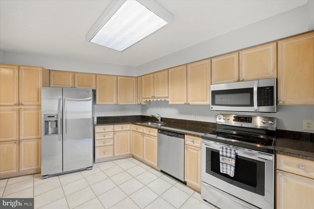 Image 22 of property listing at 19385 CYPRESS RIDGE TER #514, Leesburg, VA 20176