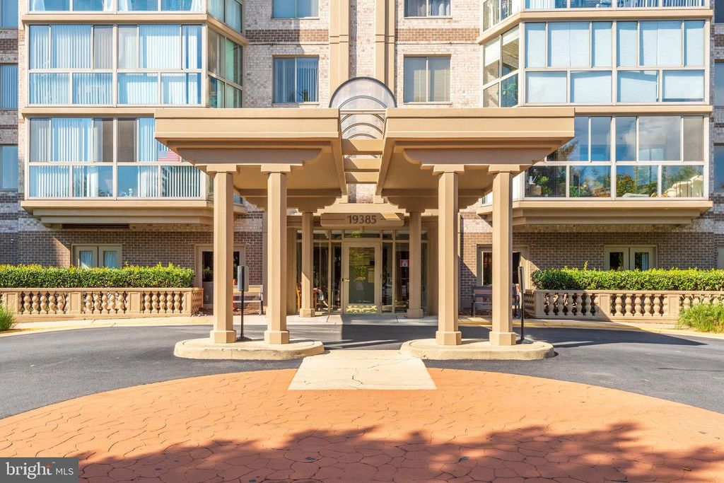 Image 3 of property listing at 19385 CYPRESS RIDGE TER #514, Leesburg, VA 20176