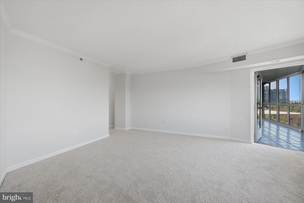 Image 35 of property listing at 19385 CYPRESS RIDGE TER #514, Leesburg, VA 20176