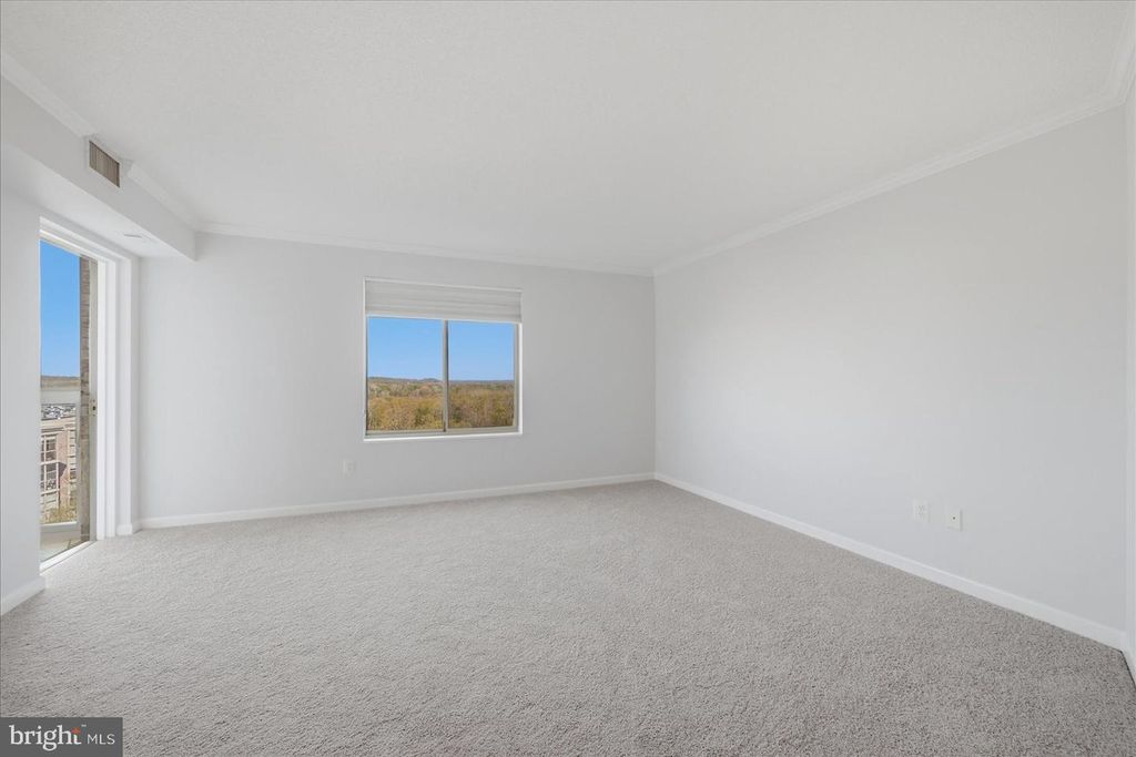 Image 37 of property listing at 19385 CYPRESS RIDGE TER #514, Leesburg, VA 20176