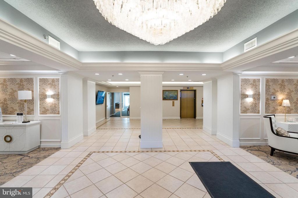 Image 4 of property listing at 19385 CYPRESS RIDGE TER #514, Leesburg, VA 20176