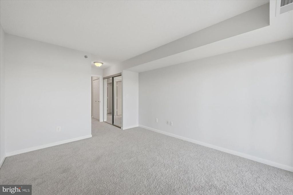 Image 43 of property listing at 19385 CYPRESS RIDGE TER #514, Leesburg, VA 20176