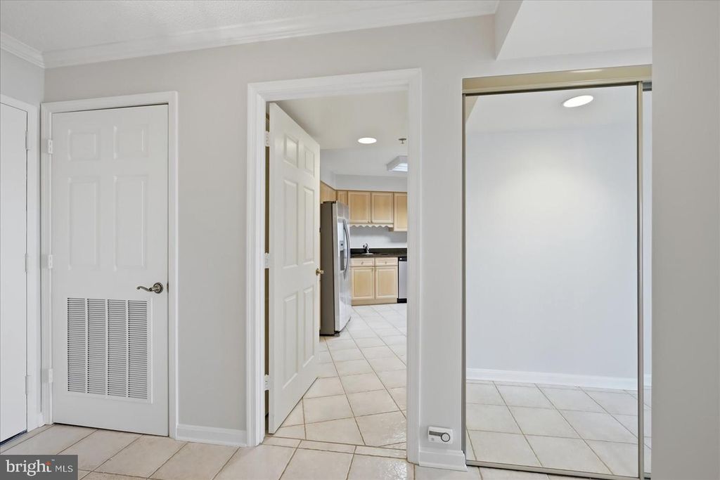 Image 9 of property listing at 19385 CYPRESS RIDGE TER #514, Leesburg, VA 20176