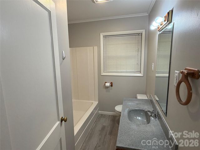 901 Ridgecrest Drive NE, Lenoir, NC 28645