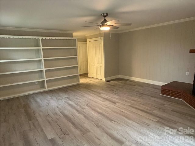 901 Ridgecrest Drive NE, Lenoir, NC 28645
