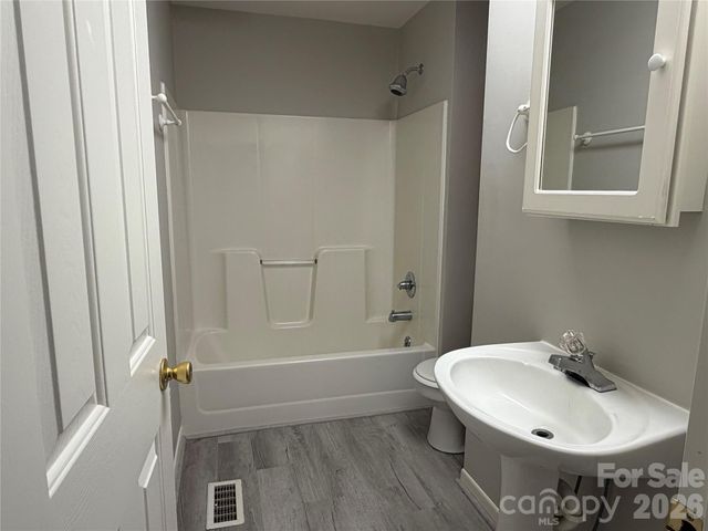 901 Ridgecrest Drive NE, Lenoir, NC 28645