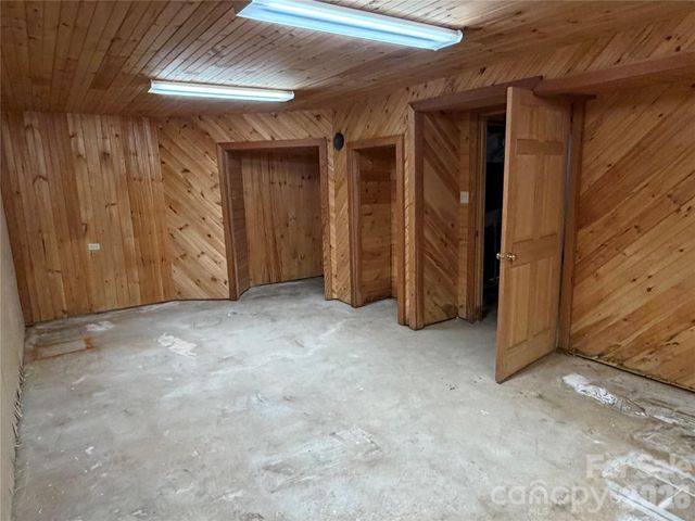 901 Ridgecrest Drive NE, Lenoir, NC 28645