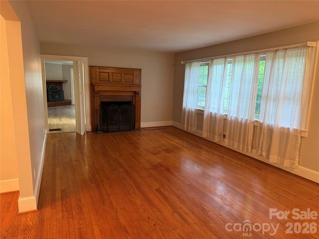 901 Ridgecrest Drive NE, Lenoir, NC 28645