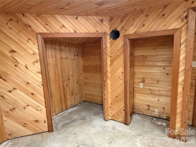 901 Ridgecrest Drive NE, Lenoir, NC 28645