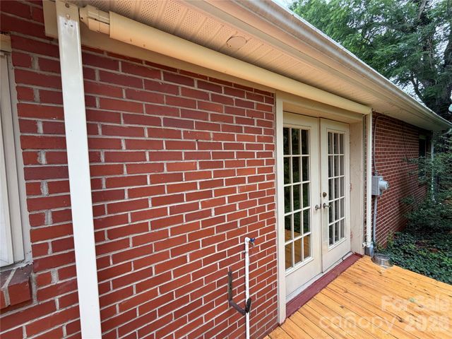 901 Ridgecrest Drive NE, Lenoir, NC 28645