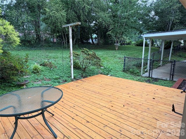 901 Ridgecrest Drive NE, Lenoir, NC 28645