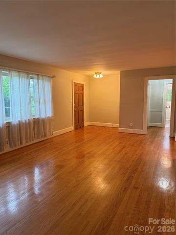 901 Ridgecrest Drive NE, Lenoir, NC 28645