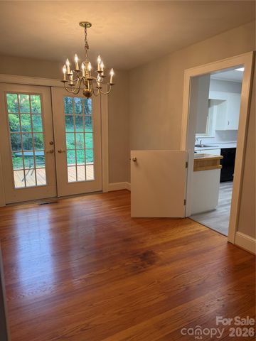 901 Ridgecrest Drive NE, Lenoir, NC 28645