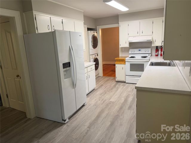 901 Ridgecrest Drive NE, Lenoir, NC 28645
