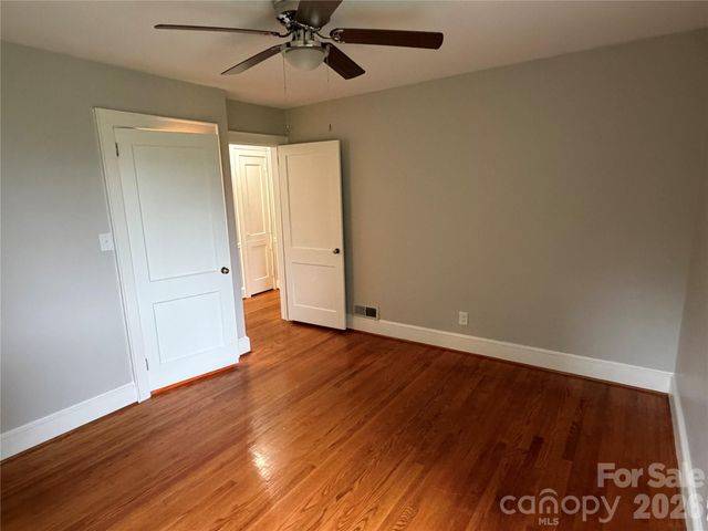901 Ridgecrest Drive NE, Lenoir, NC 28645