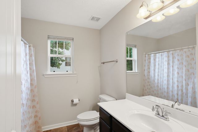 806 Silverhill Dr, Murfreesboro, TN 37129