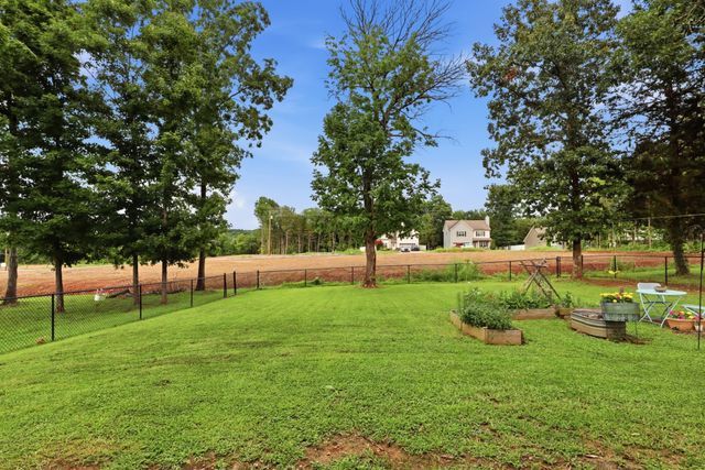 806 Silverhill Dr, Murfreesboro, TN 37129