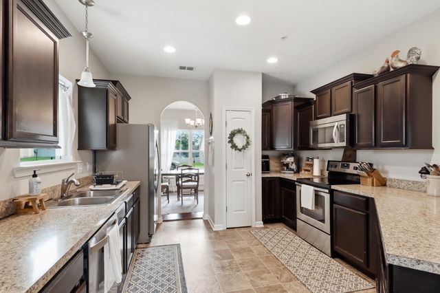 806 Silverhill Dr, Murfreesboro, TN 37129