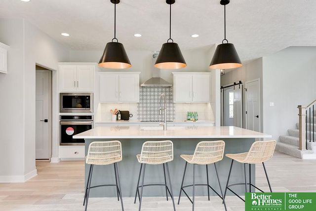 18827 Riviera Drive, Omaha, NE 68136