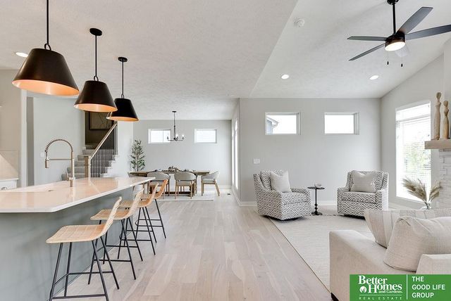 18827 Riviera Drive, Omaha, NE 68136