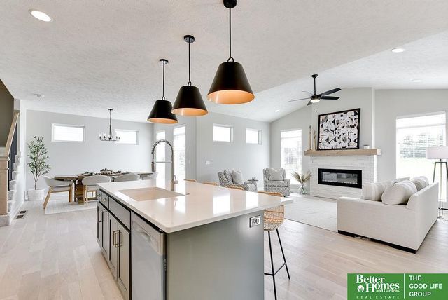 18827 Riviera Drive, Omaha, NE 68136