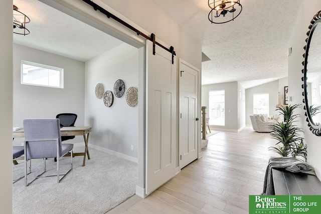 18827 Riviera Drive, Omaha, NE 68136