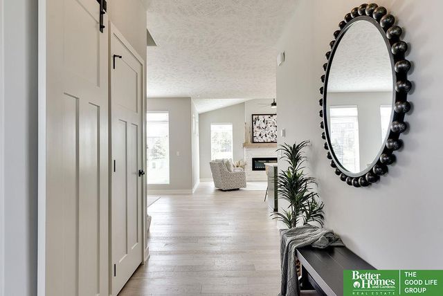 18827 Riviera Drive, Omaha, NE 68136