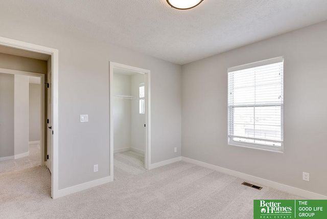 18827 Riviera Drive, Omaha, NE 68136