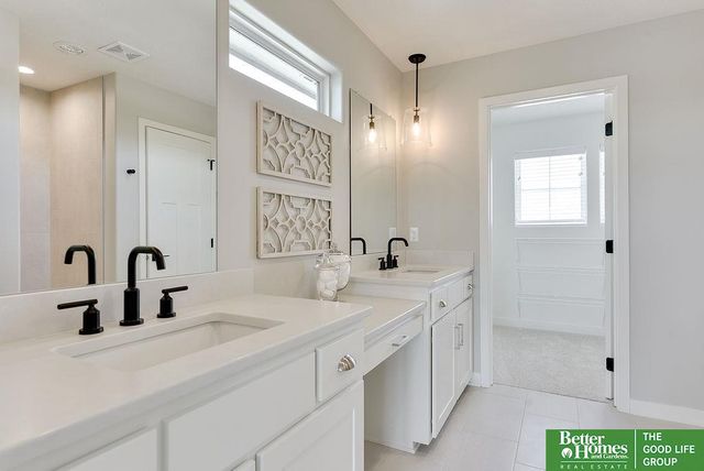 18827 Riviera Drive, Omaha, NE 68136