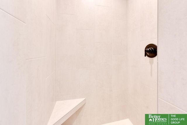 18827 Riviera Drive, Omaha, NE 68136