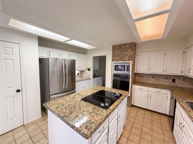 404 Laurel Trail N, Terrell, TX 75160