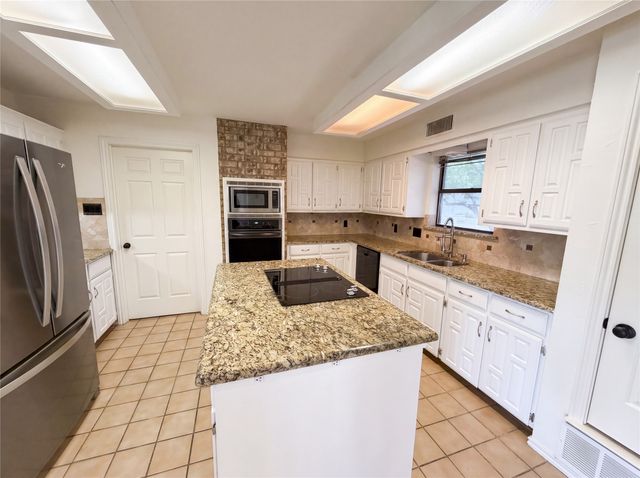 404 Laurel Trail N, Terrell, TX 75160