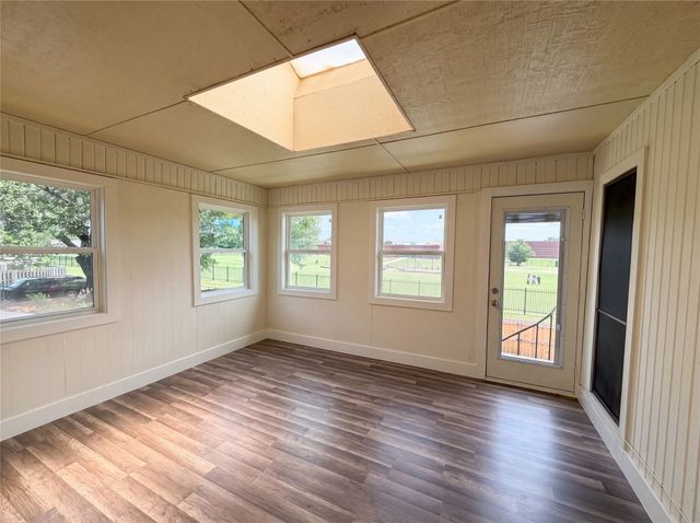 404 Laurel Trail N, Terrell, TX 75160