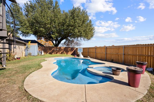 404 Laurel Trail N, Terrell, TX 75160