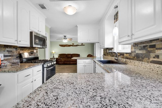 4911 Woodcliff Dr, Pensacola, FL 32504