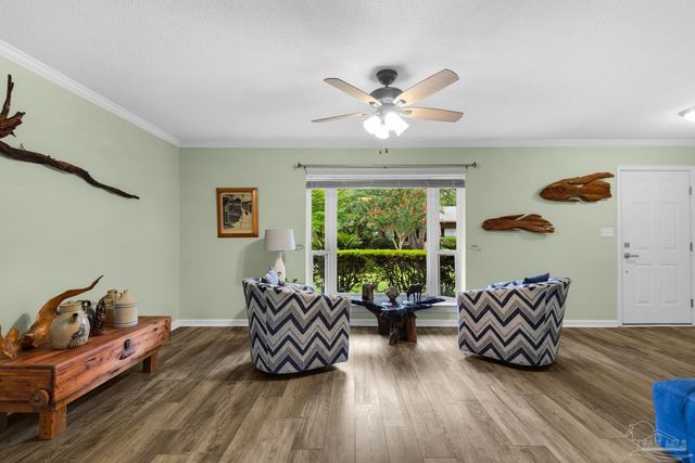 4911 Woodcliff Dr, Pensacola, FL 32504