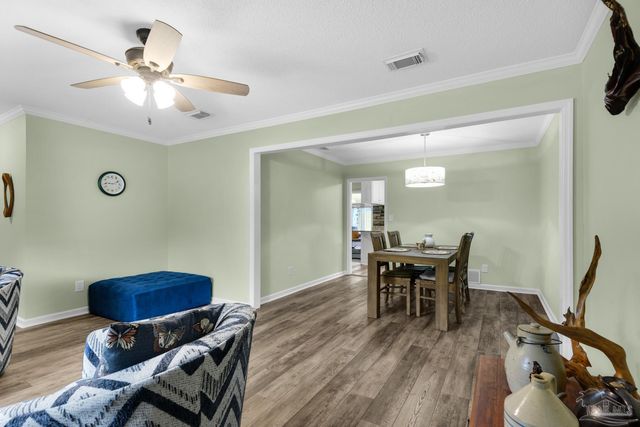 4911 Woodcliff Dr, Pensacola, FL 32504