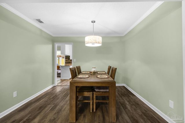 4911 Woodcliff Dr, Pensacola, FL 32504