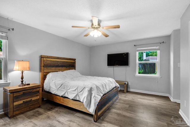 4911 Woodcliff Dr, Pensacola, FL 32504