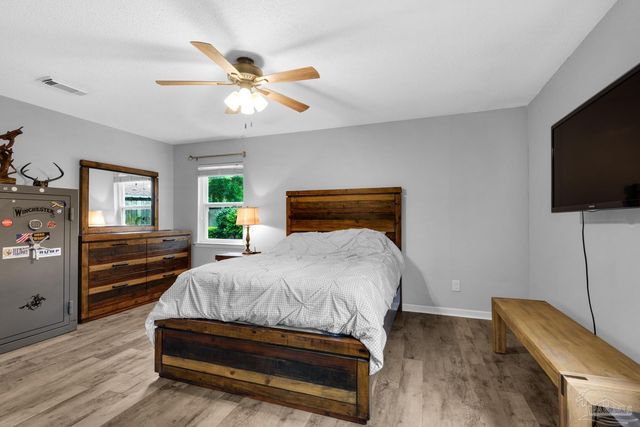 4911 Woodcliff Dr, Pensacola, FL 32504