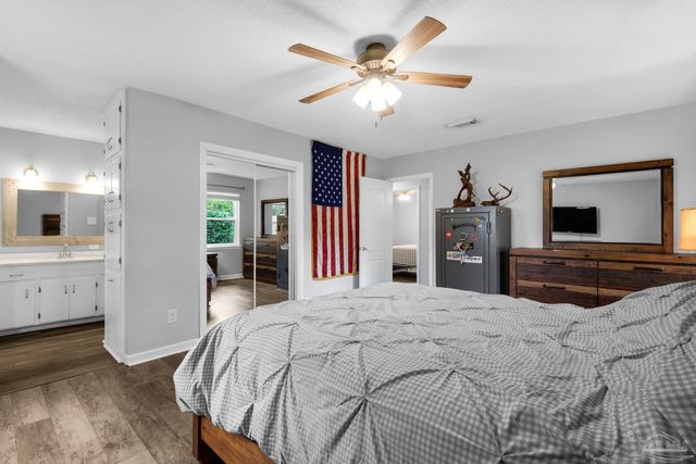 4911 Woodcliff Dr, Pensacola, FL 32504