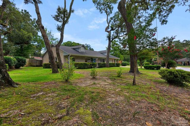 4911 Woodcliff Dr, Pensacola, FL 32504